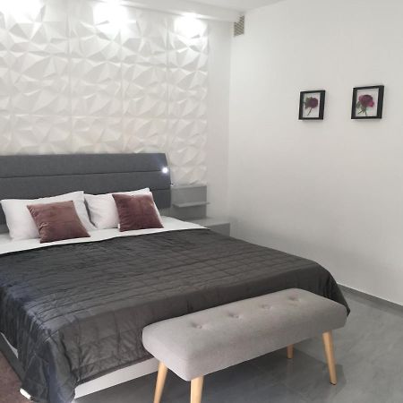 Apartman Sonas 2 With Free Private Parking Карловац Екстериор снимка