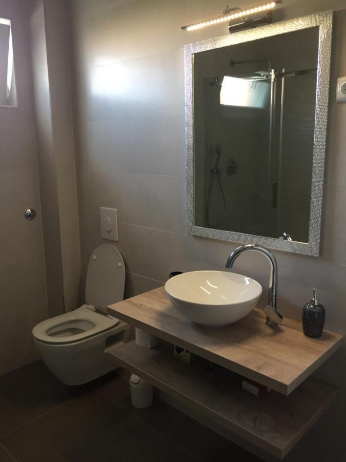 Apartman Sonas 2 With Free Private Parking Карловац Екстериор снимка