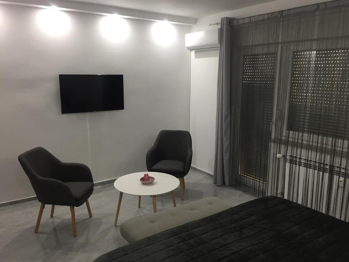 Apartman Sonas 2 With Free Private Parking Карловац Екстериор снимка
