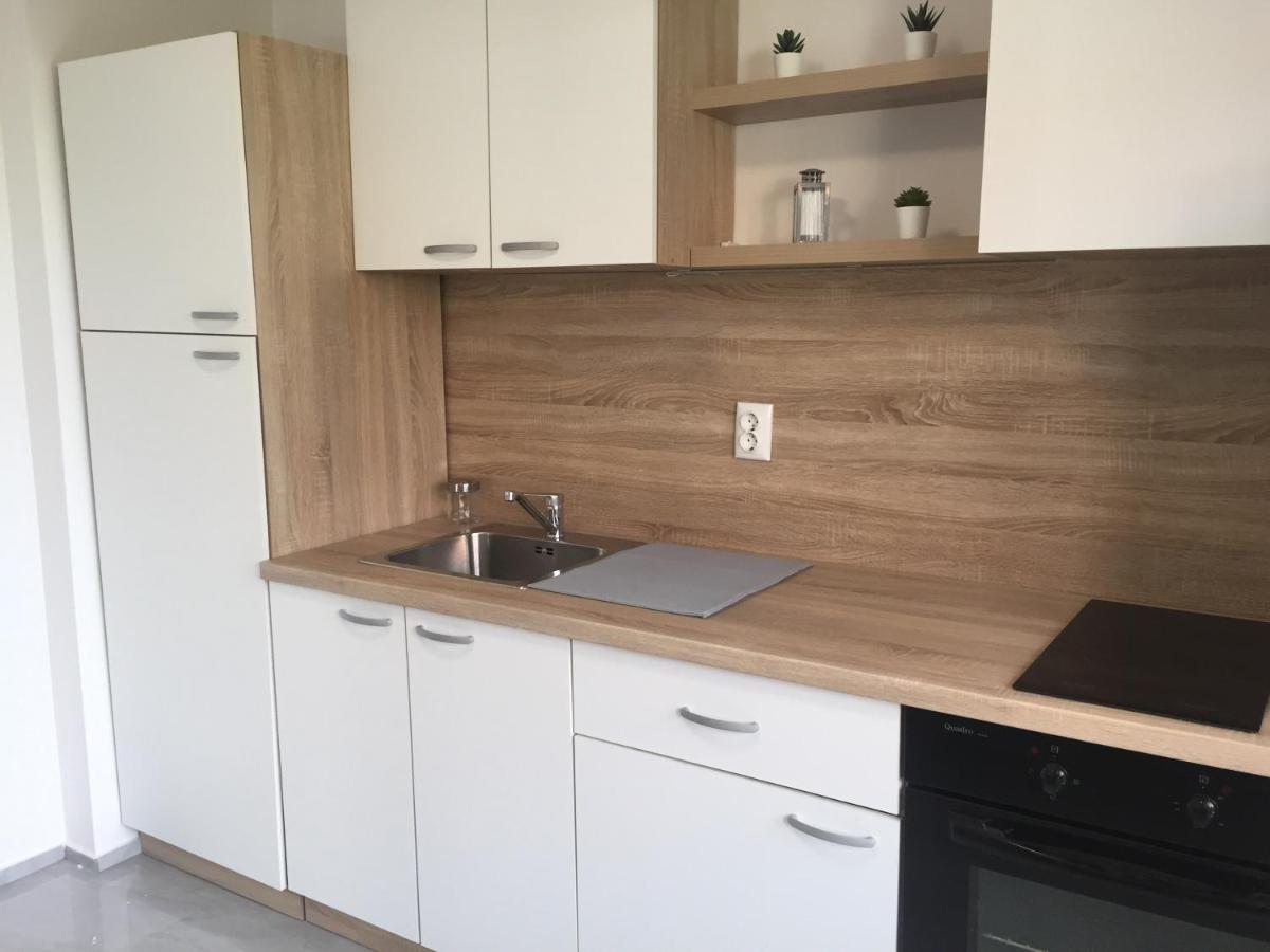 Apartman Sonas 2 With Free Private Parking Карловац Екстериор снимка