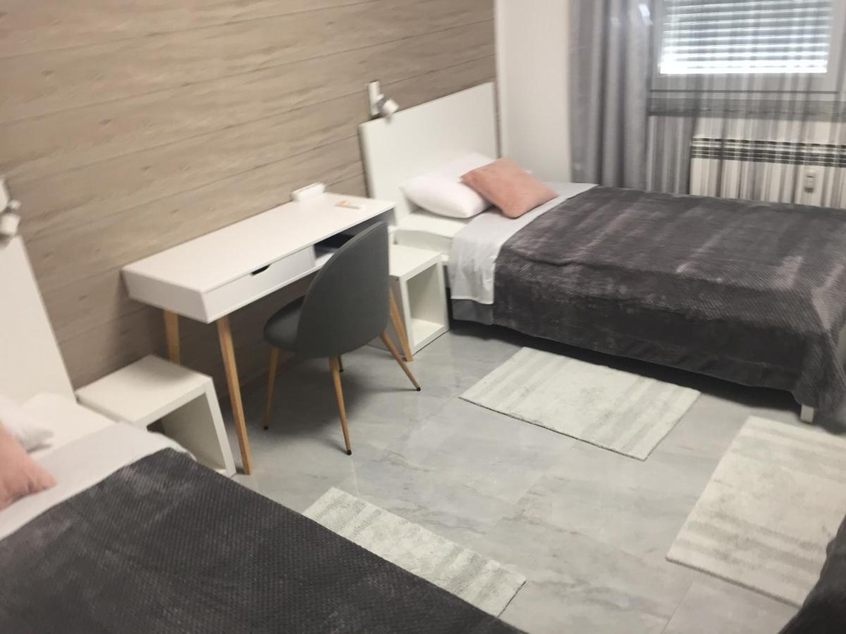 Apartman Sonas 2 With Free Private Parking Карловац Екстериор снимка