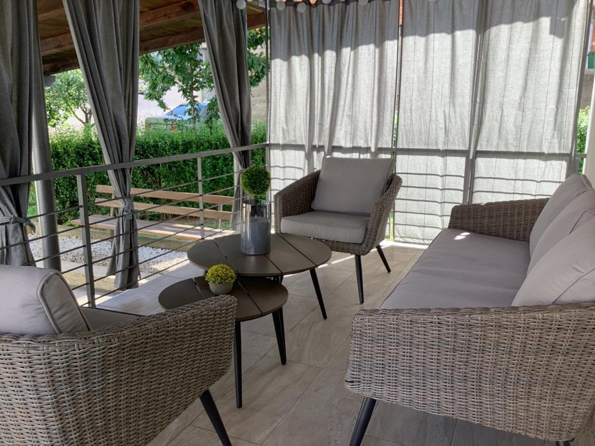 Apartman Sonas 2 With Free Private Parking Карловац Екстериор снимка